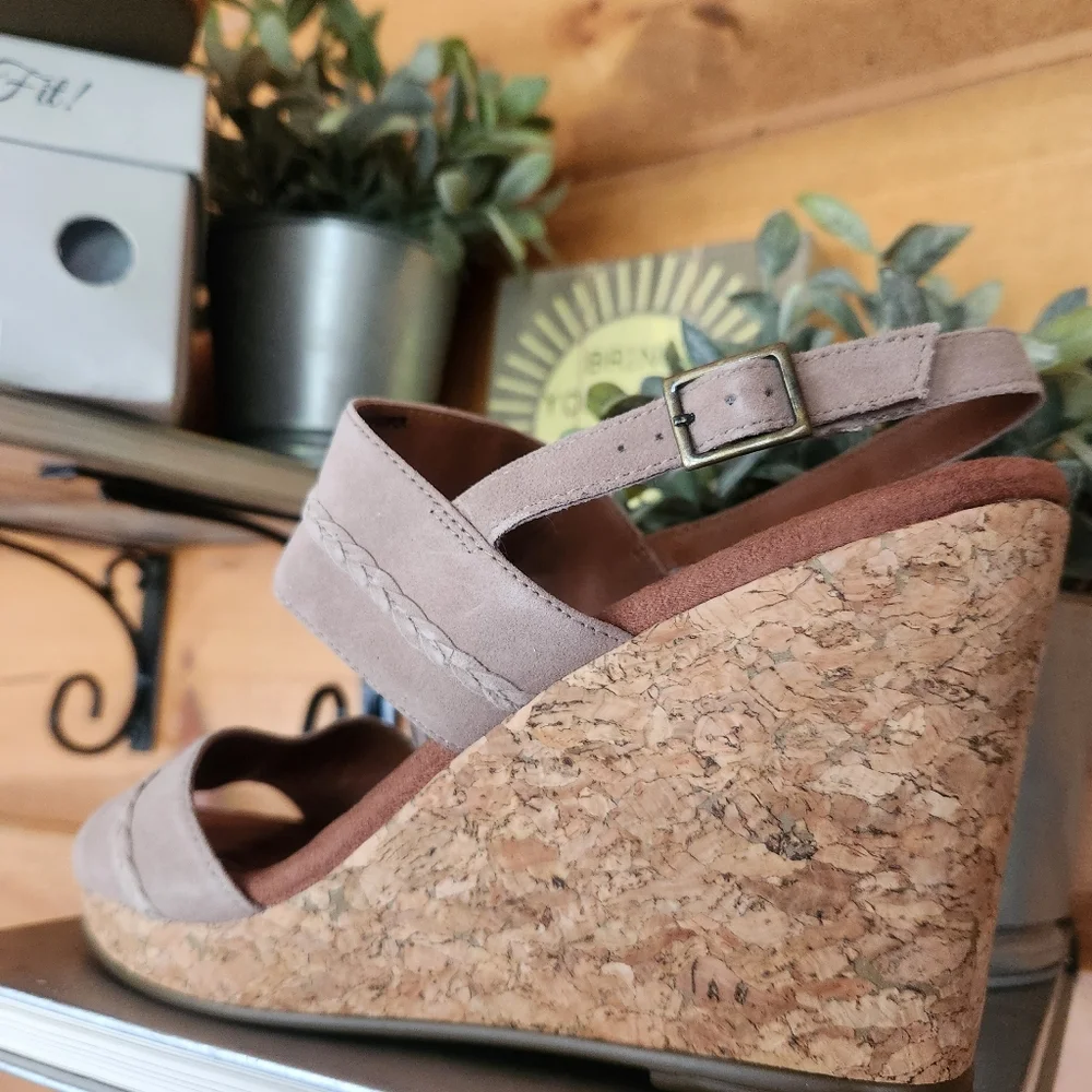 Elites Walking Cradles 💜 NIB Kalinda Suede Leather Tassel Cork Wedge Sandal 12M